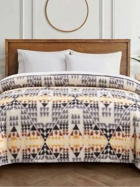 Pendleton Queen Sherpa Fleece Blanket in the "Arrow Point Gray" design